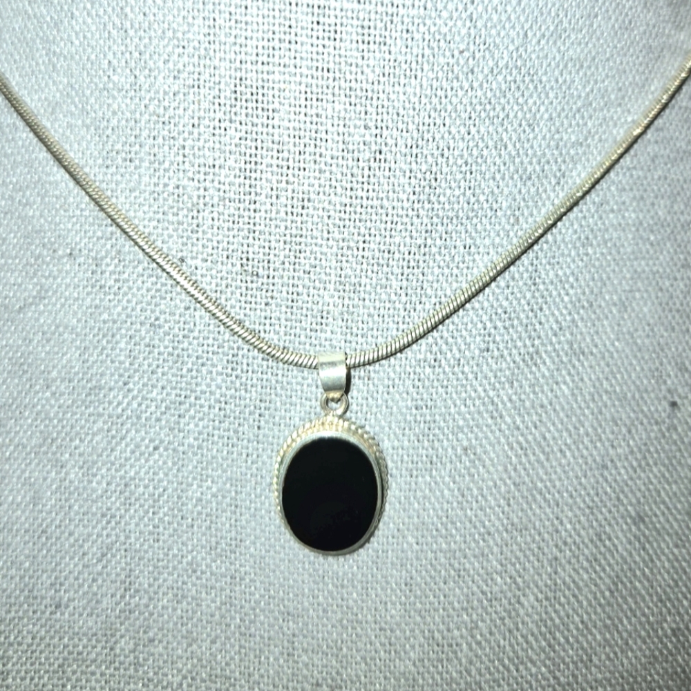 Sterling‎ Silver 925 Hanging Flat Oval Pendant W/ Black Onyx Center 1"X0.5" READ